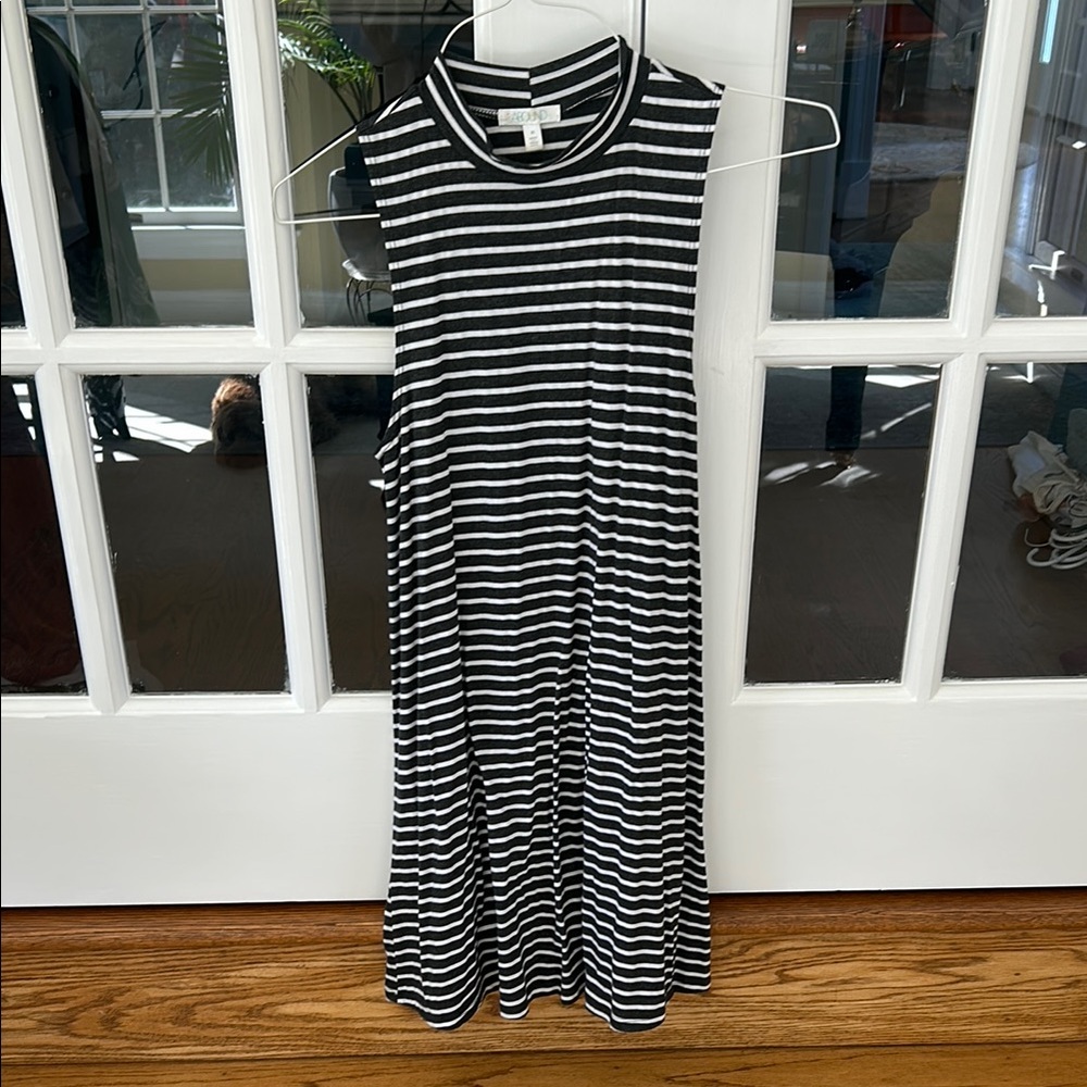 Abound Striped Black and White Top🌿